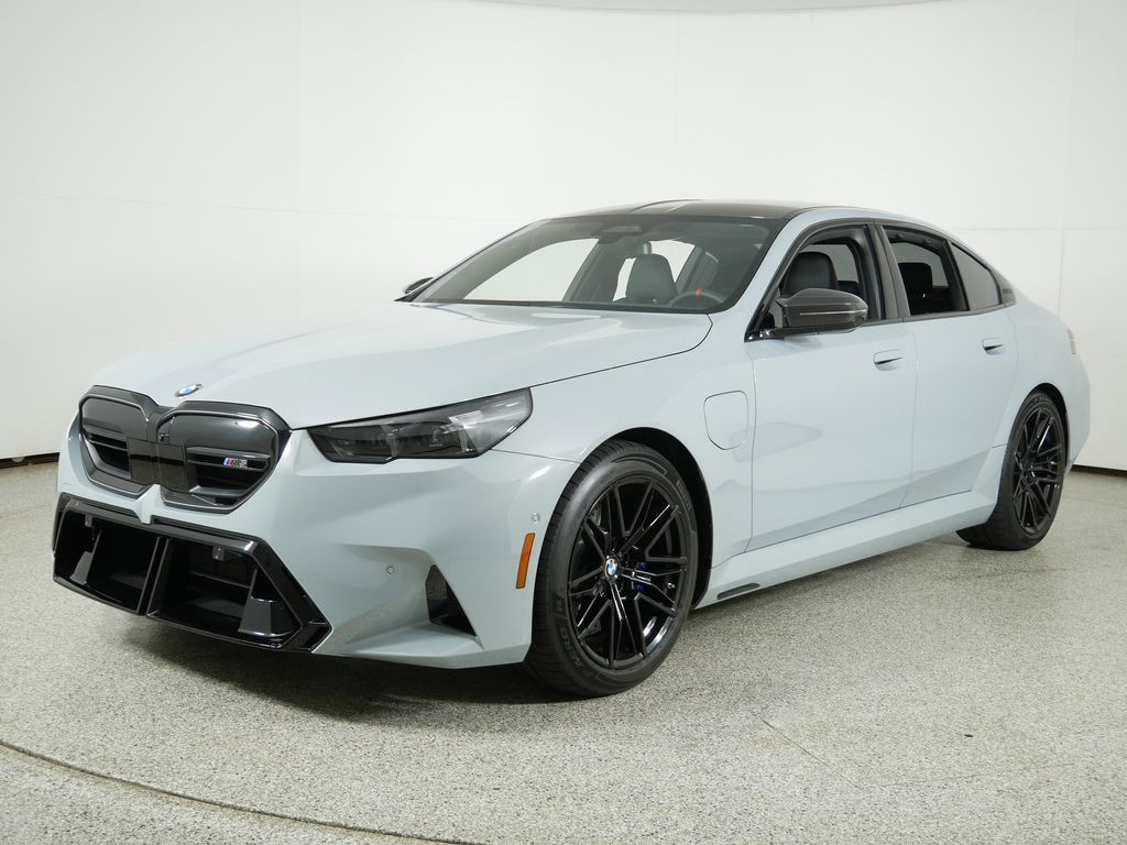 Thumbnail: 2025 BMW M5 - 1