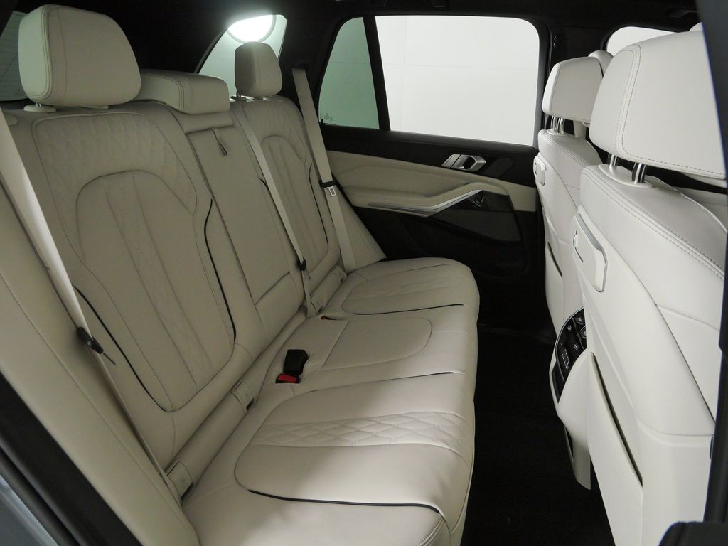 Thumbnail: 2026 BMW X5 - 27