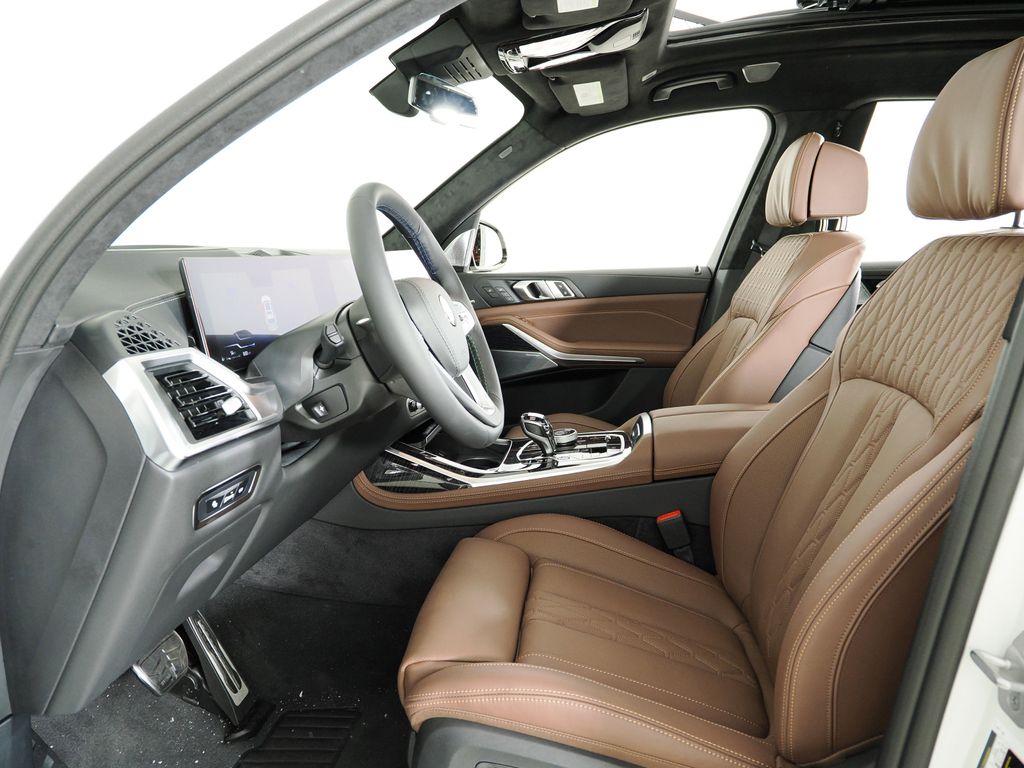 Thumbnail: 2026 BMW X7 - 32