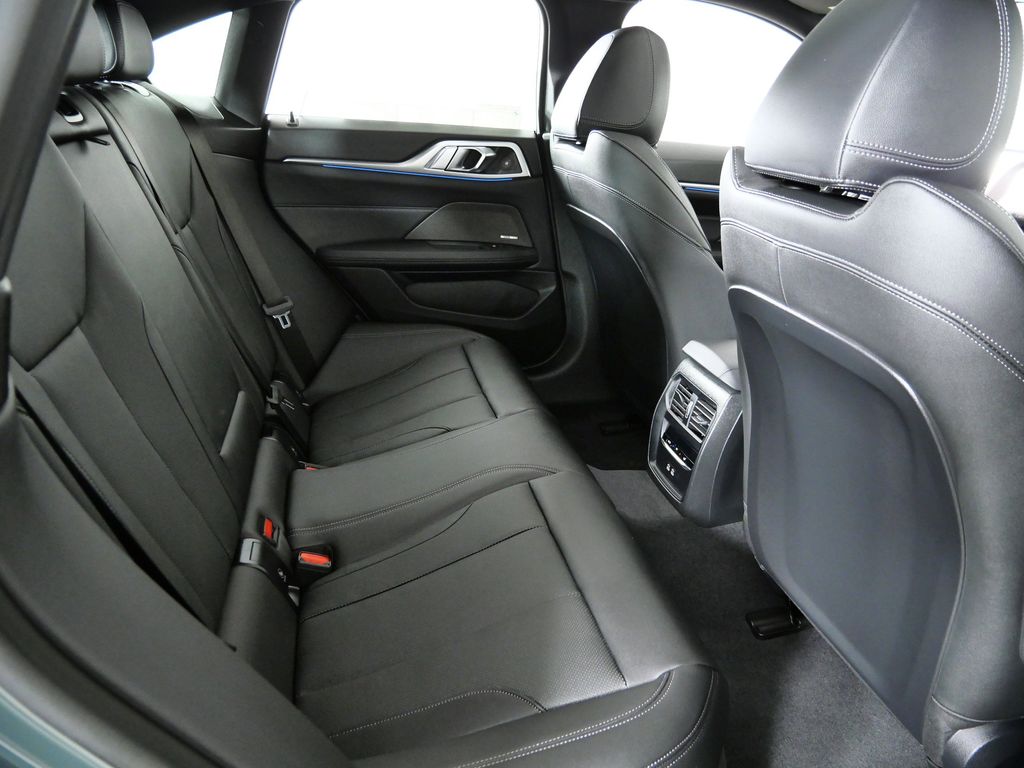 Thumbnail: 2026 BMW i4 - 25