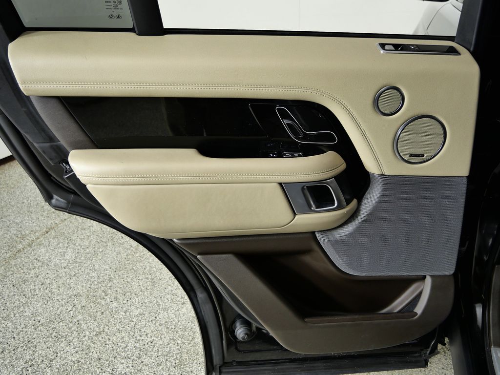 Thumbnail: 2018 Land Rover Range Rover - 31