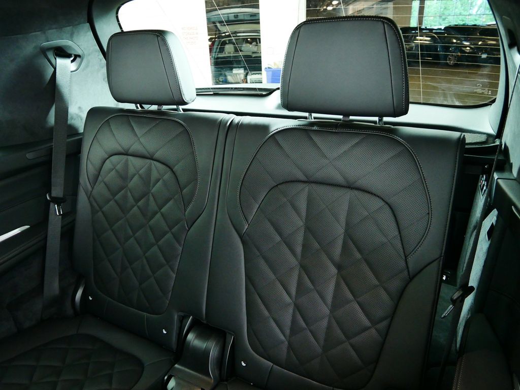 Thumbnail: 2026 BMW X7 - 31