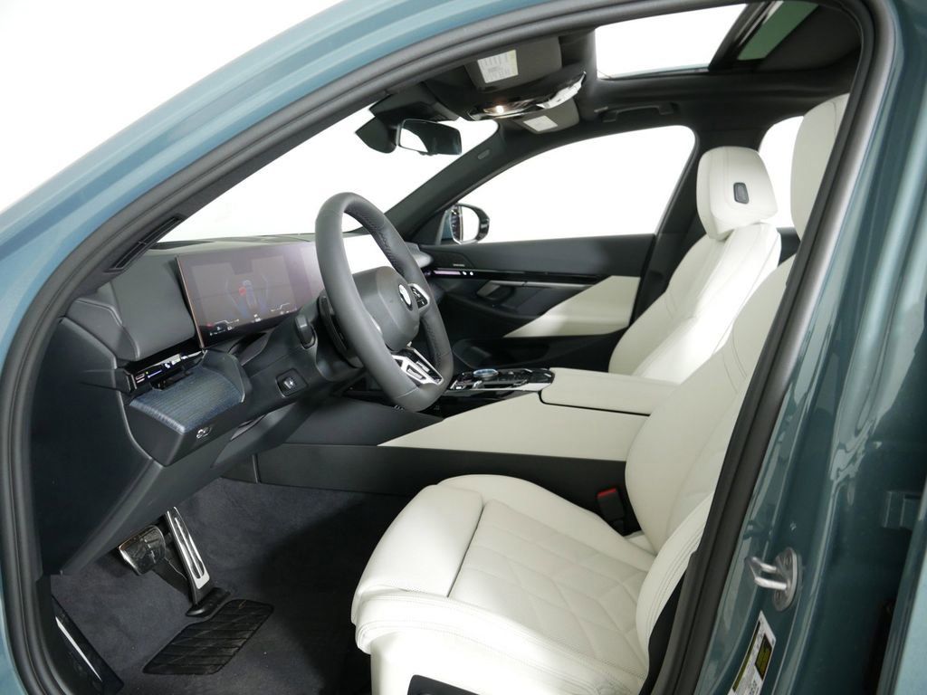 Thumbnail: 2025 BMW 5 Series - 31