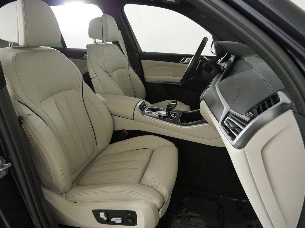 Thumbnail: 2022 BMW X5 - 25