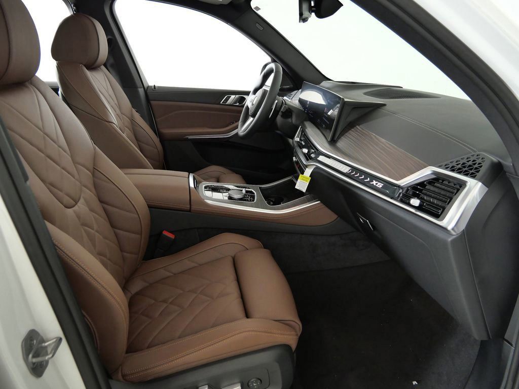 Thumbnail: 2026 BMW X5 - 21