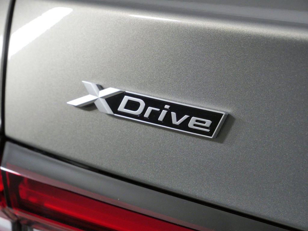 Thumbnail: 2027 BMW 5 Series - 13