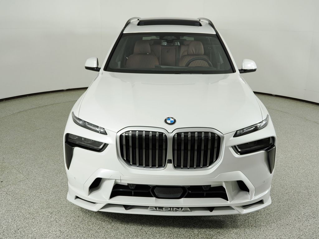 Thumbnail: 2026 BMW X7 - 15