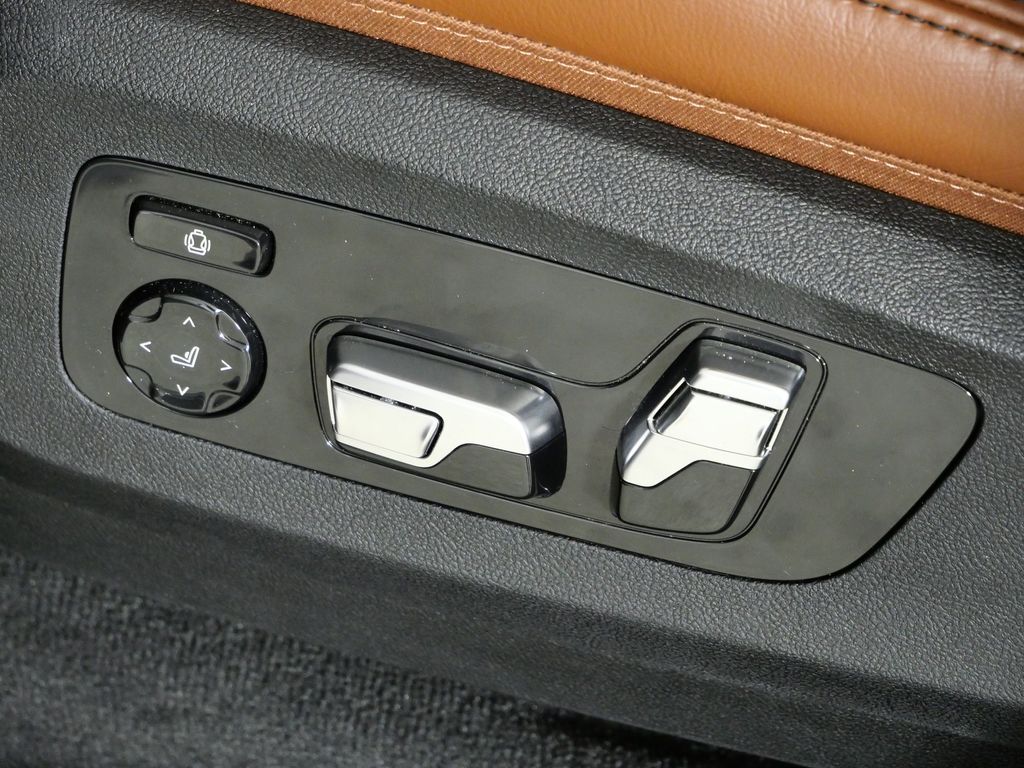 Thumbnail: 2025 BMW X7 - 41