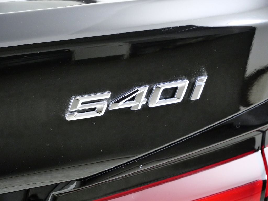 Thumbnail: 2023 BMW 5 Series - 15