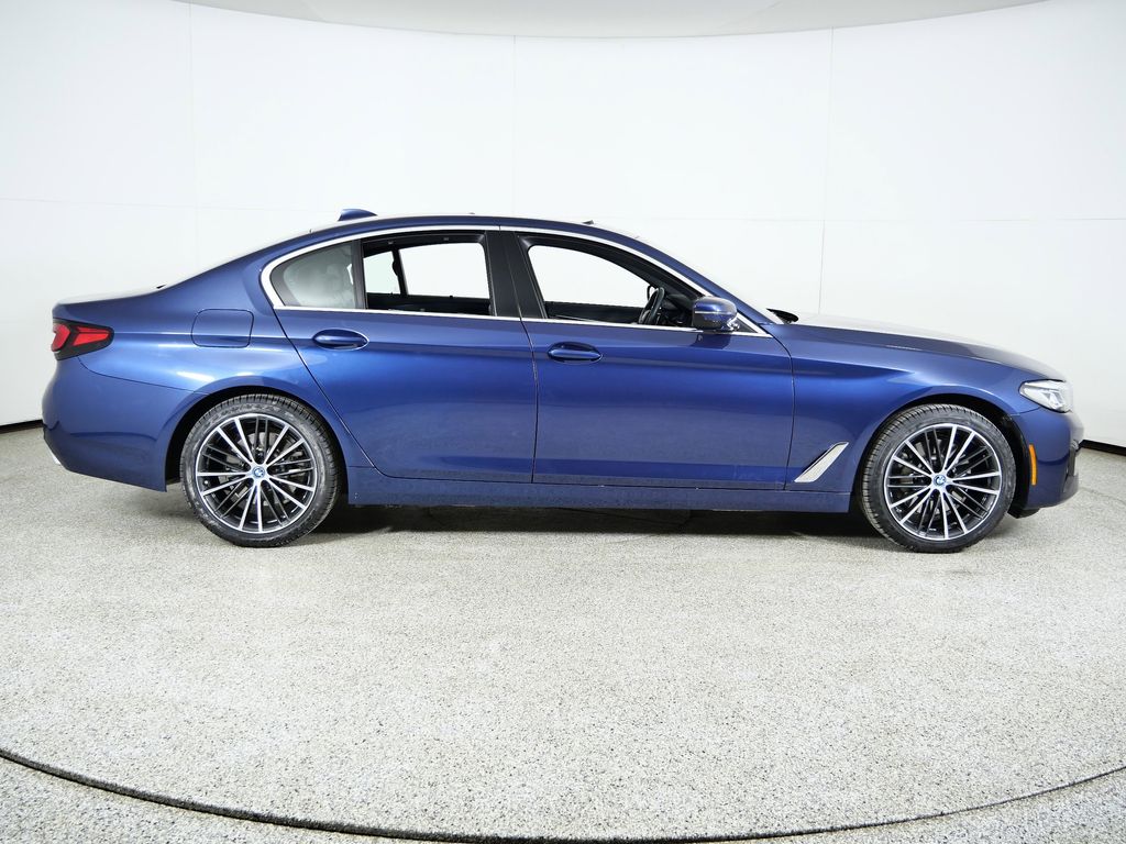Thumbnail: 2023 BMW 5 Series - 10
