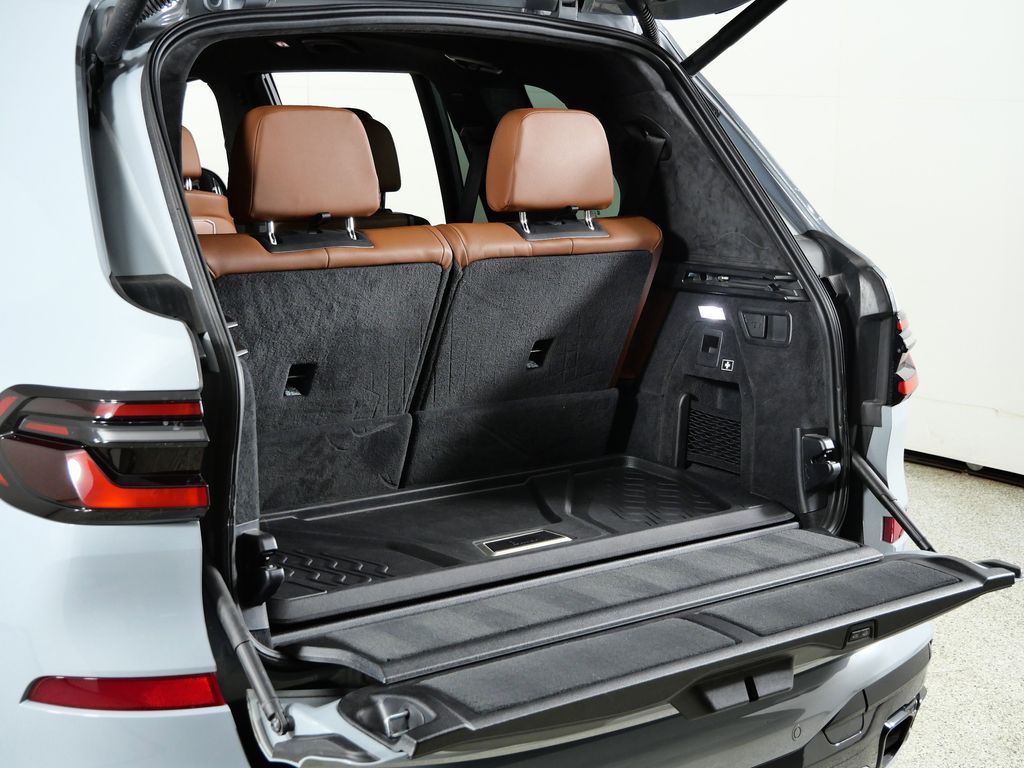 Thumbnail: 2025 BMW X7 - 32