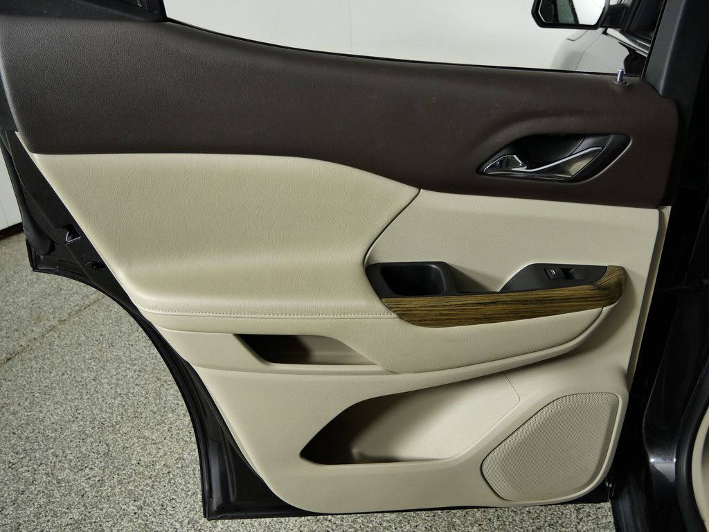 Thumbnail: 2017 GMC Acadia - 30