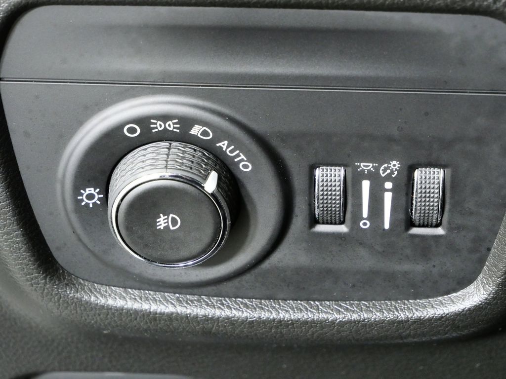 Thumbnail: 2023 Jeep Grand Cherokee L - 40