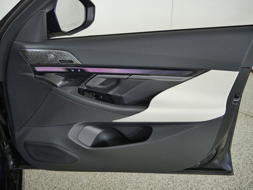Thumbnail: 2027 BMW 5 Series - 20