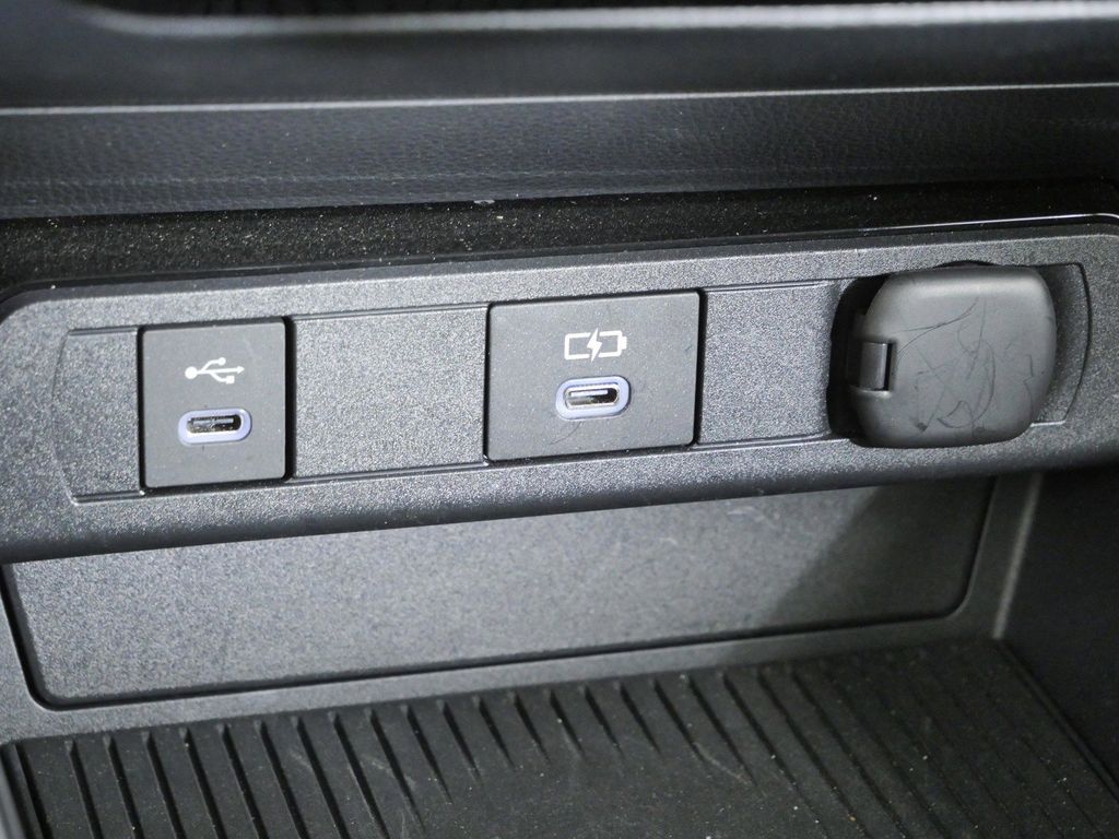Thumbnail: 2024 Toyota Prius - 45
