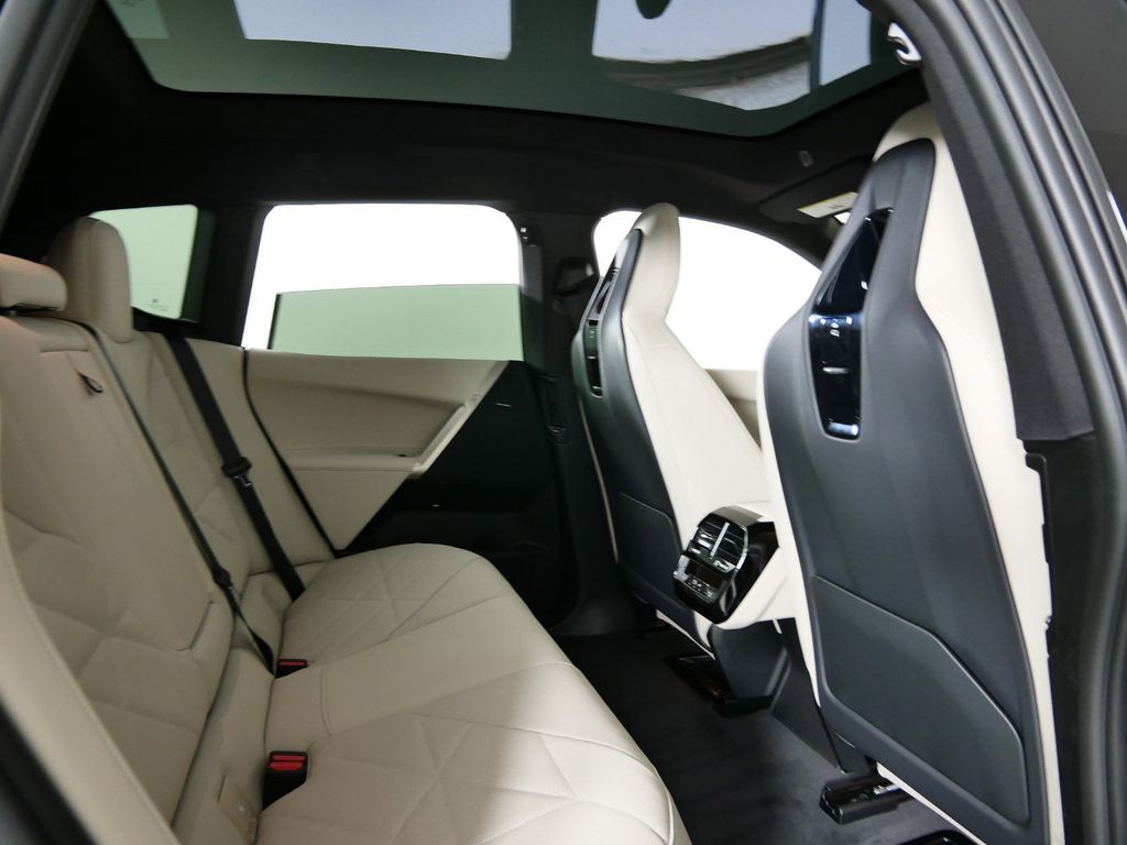 2025 BMW iX xDrive50 24
