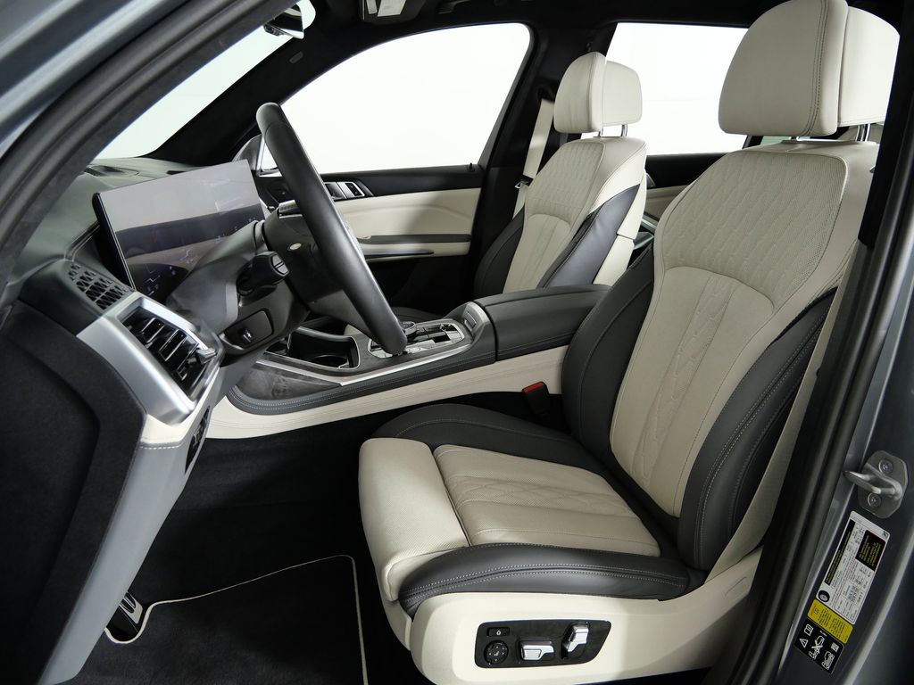 Thumbnail: 2023 BMW X7 - 43