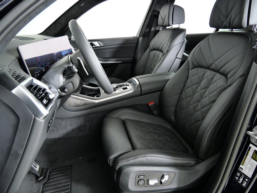 Thumbnail: 2026 BMW X7 - 36