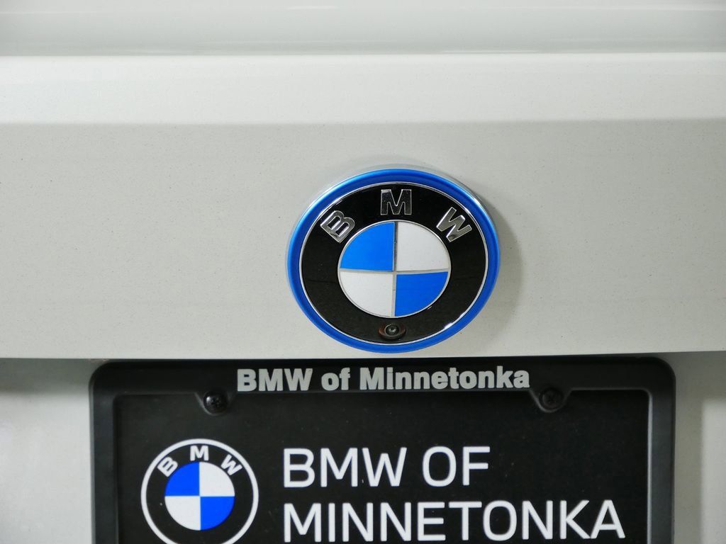 Thumbnail: 2025 BMW i4 - 15