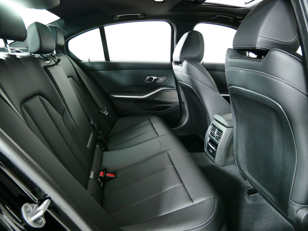 Thumbnail: 2025 BMW 3 Series - 23