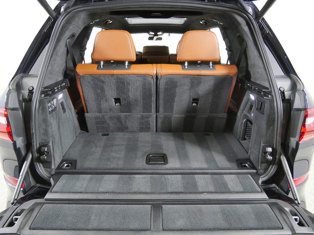 Thumbnail: 2021 BMW X7 - 29