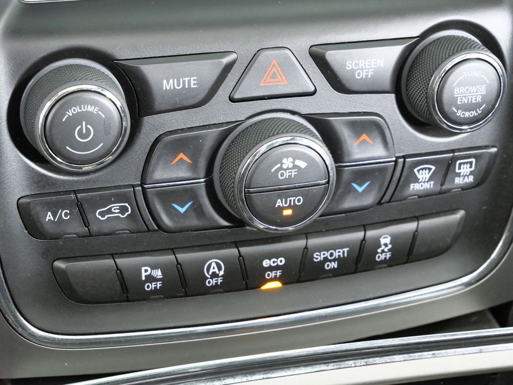 Thumbnail: 2018 Jeep Grand Cherokee - 44