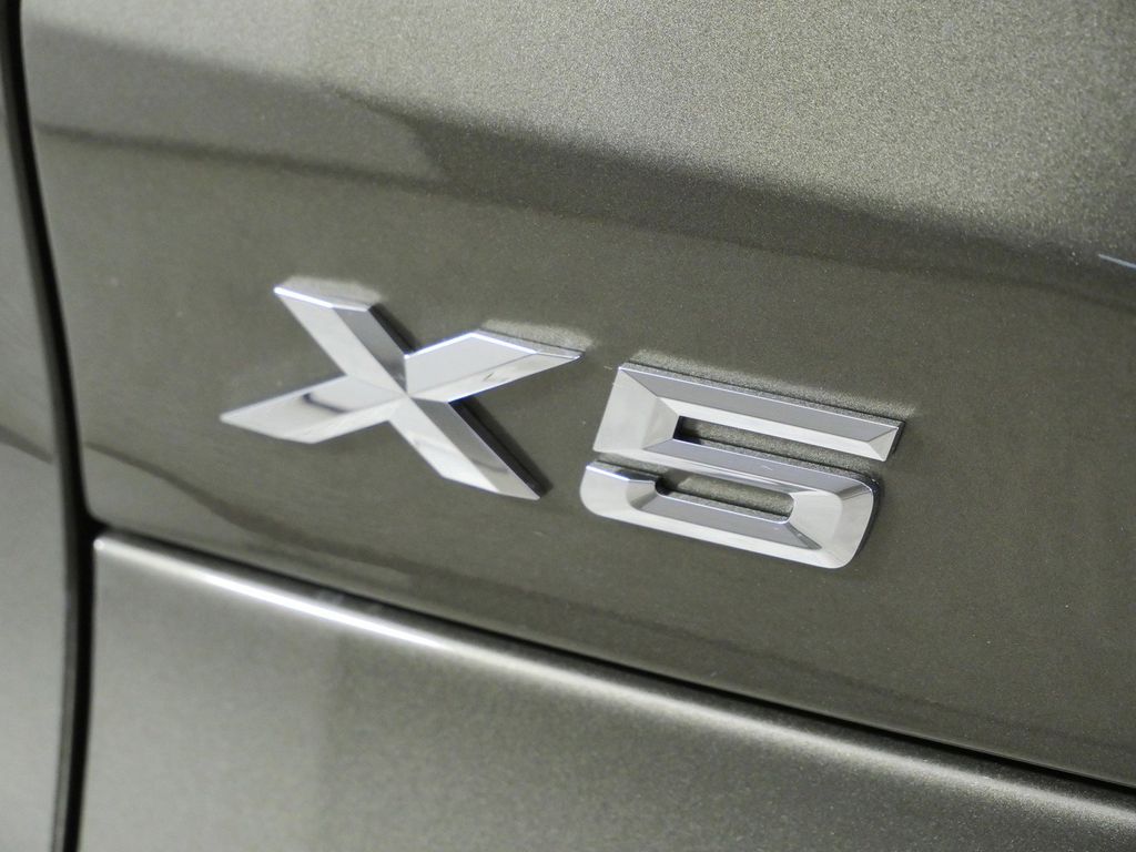 Thumbnail: 2026 BMW X5 - 13