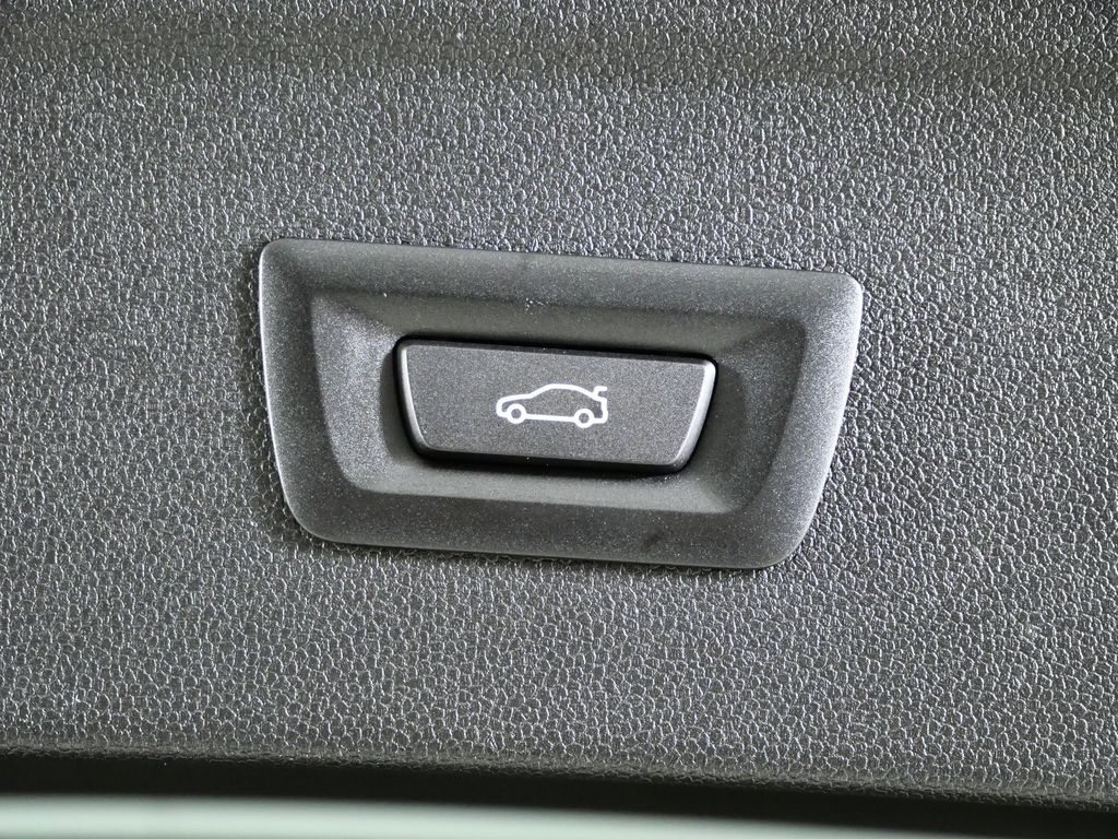 Thumbnail: 2026 BMW iX - 28