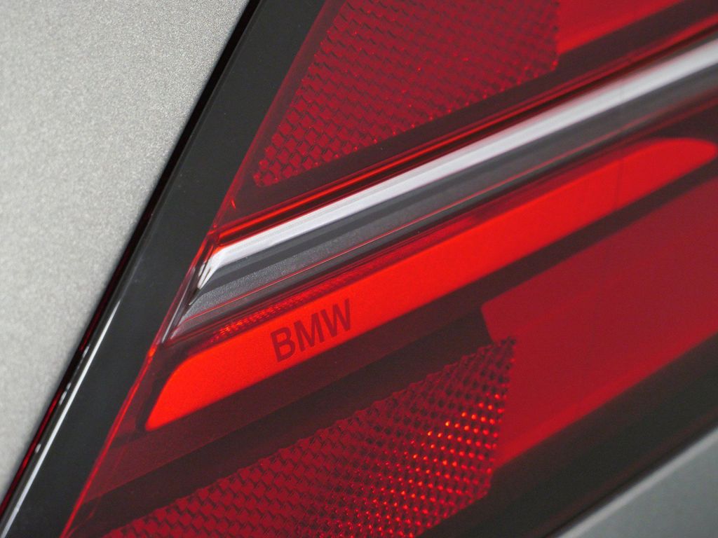 Thumbnail: 2027 BMW 5 Series - 18