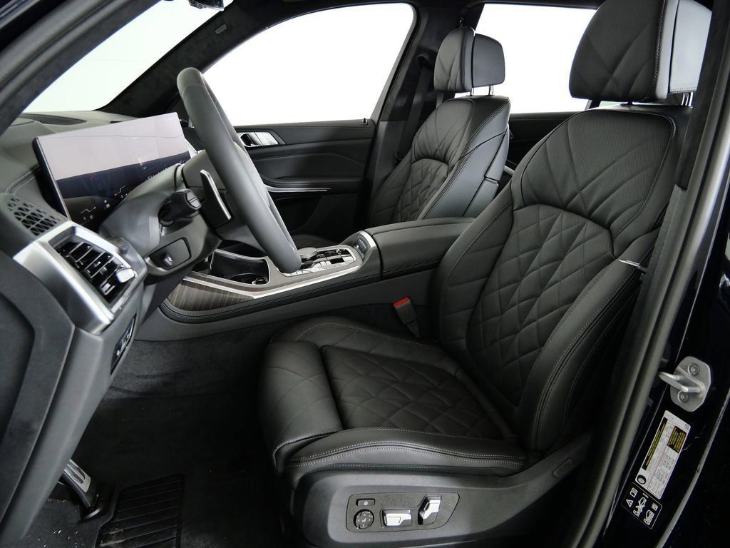 Thumbnail: 2026 BMW X7 - 37