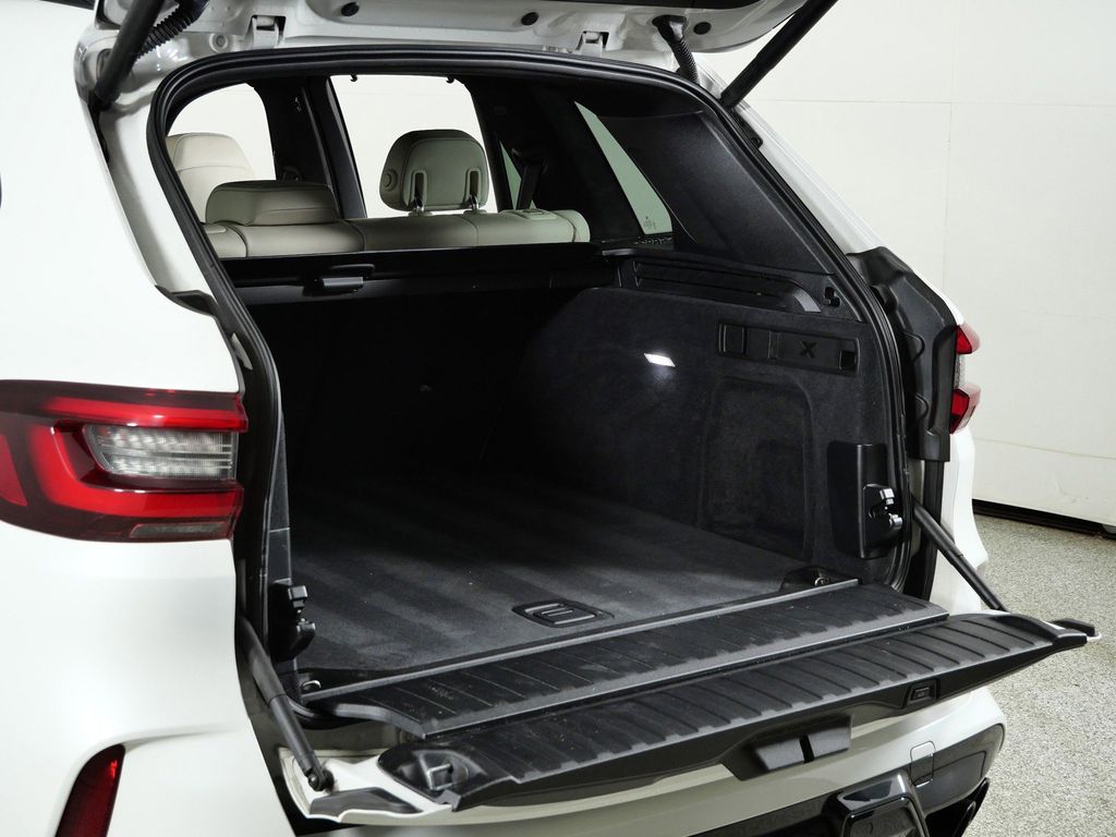 Thumbnail: 2023 BMW X5 - 28