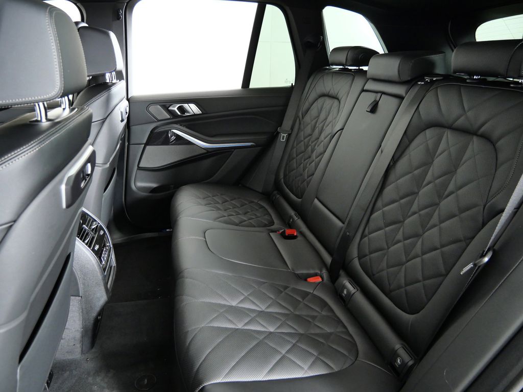 Thumbnail: 2026 BMW X5 - 33