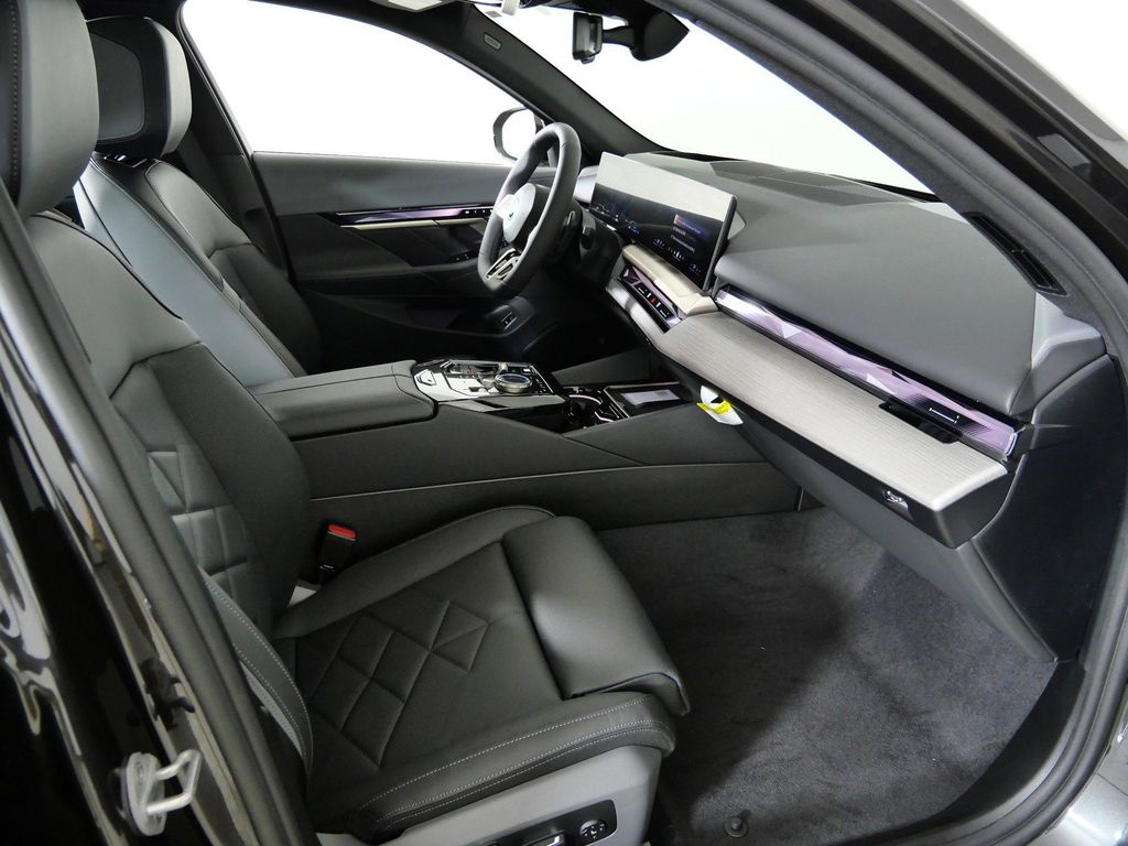 Thumbnail: 2026 BMW 5 Series - 21