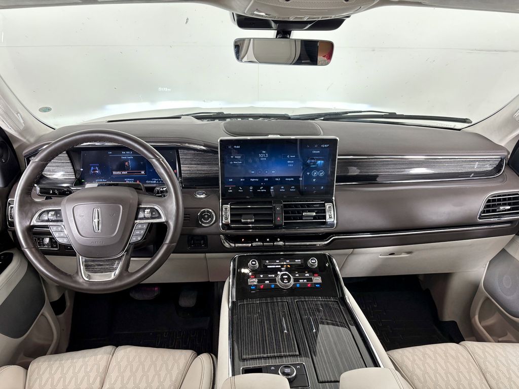 Thumbnail: 2023 Lincoln Navigator - 9