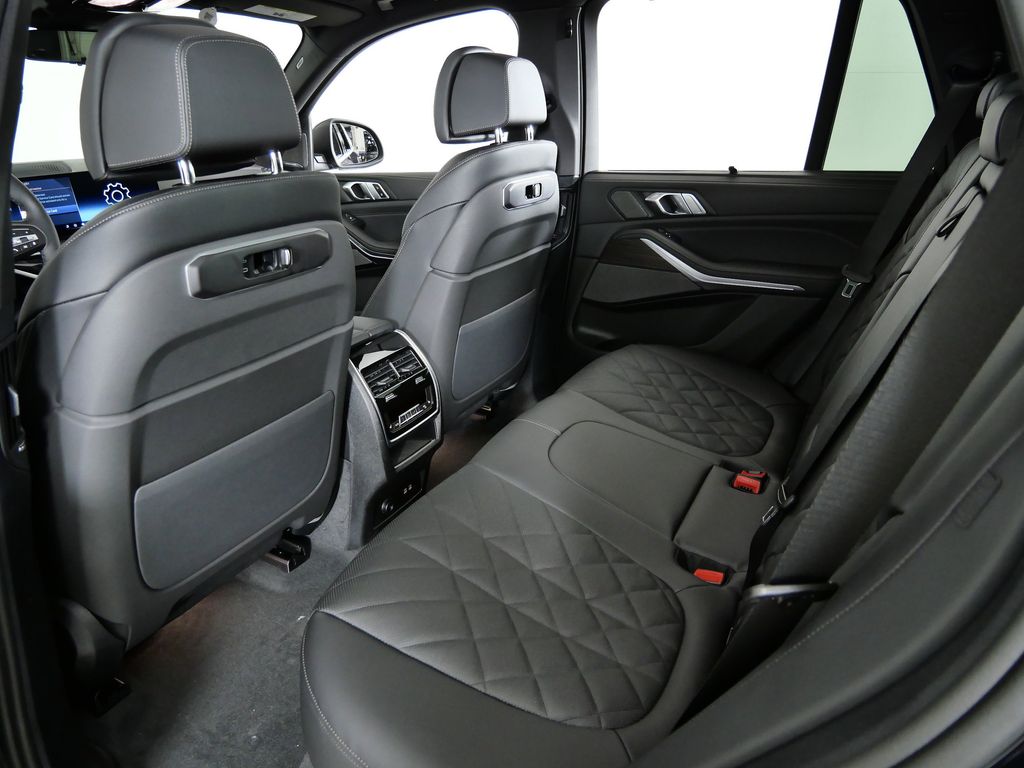 Thumbnail: 2026 BMW X5 - 32