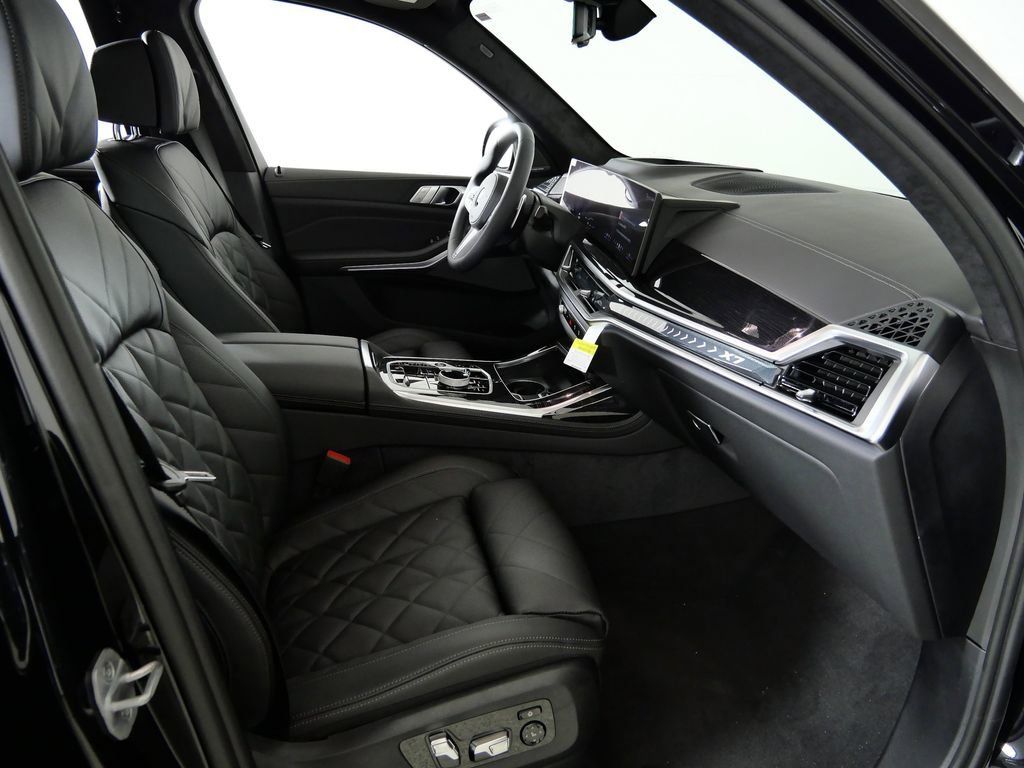 Thumbnail: 2026 BMW X7 - 22