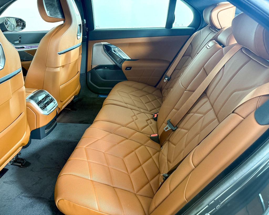 Thumbnail: 2025 BMW 7 Series - 27