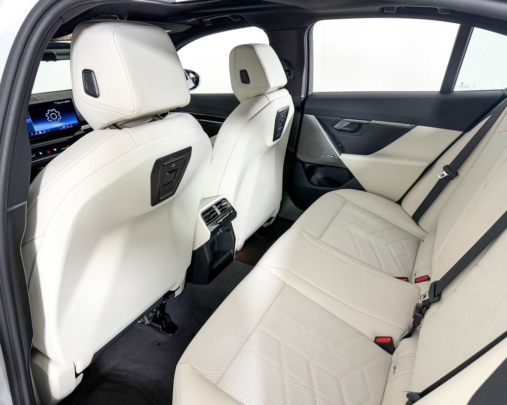 Thumbnail: 2025 BMW 5 Series - 31