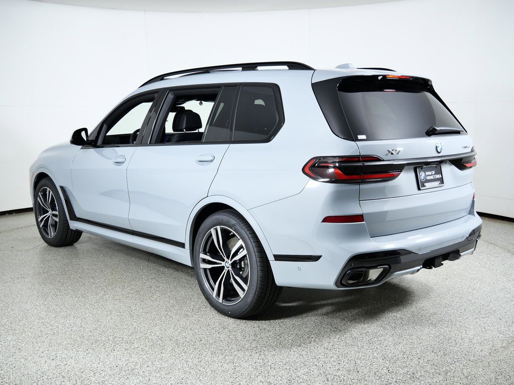 Thumbnail: 2026 BMW X7 - 14