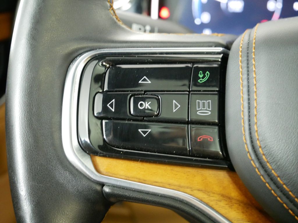2022 Jeep Grand Wagoneer Series III 37