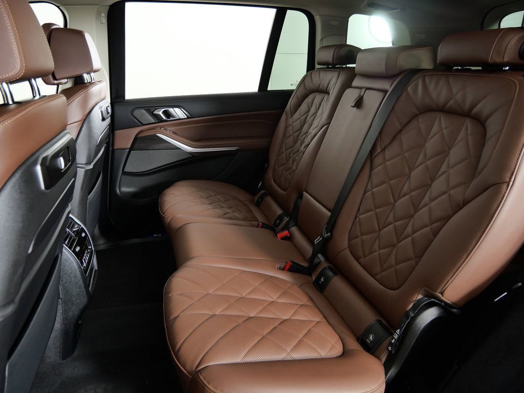 Thumbnail: 2026 BMW X7 - 37