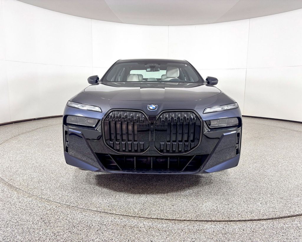 Thumbnail: 2025 BMW 7 Series - 5