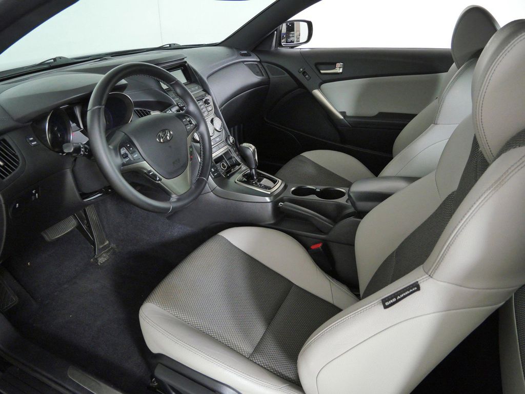 Thumbnail: 2015 Hyundai Genesis - 27