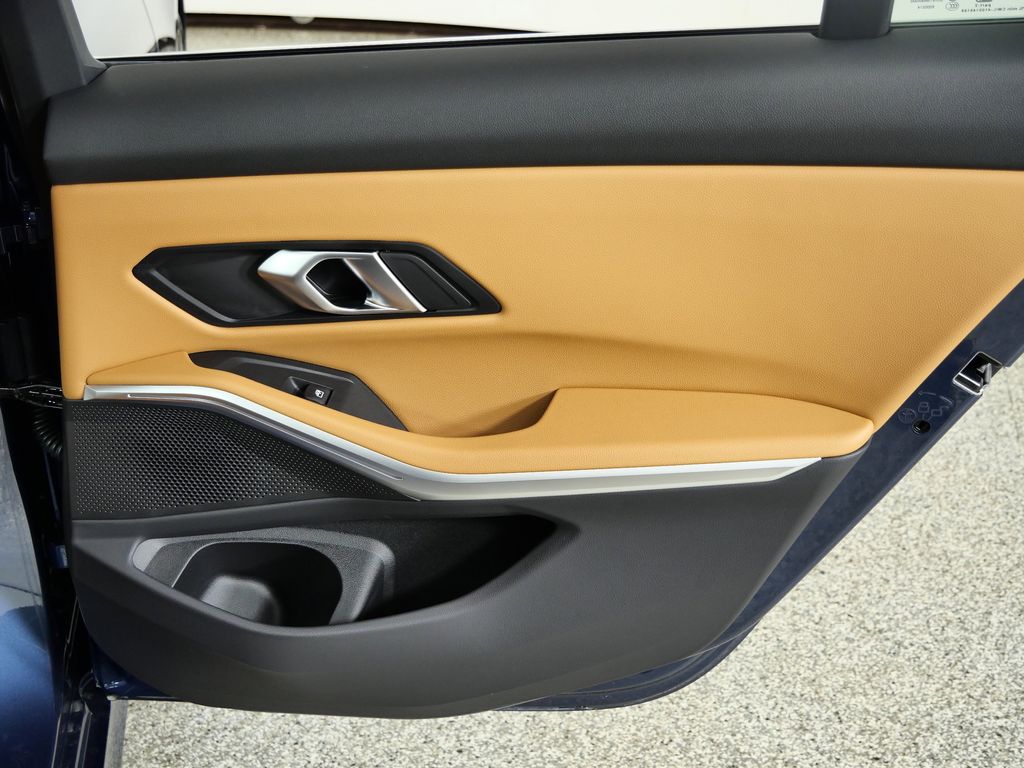 Thumbnail: 2025 BMW 3 Series - 24