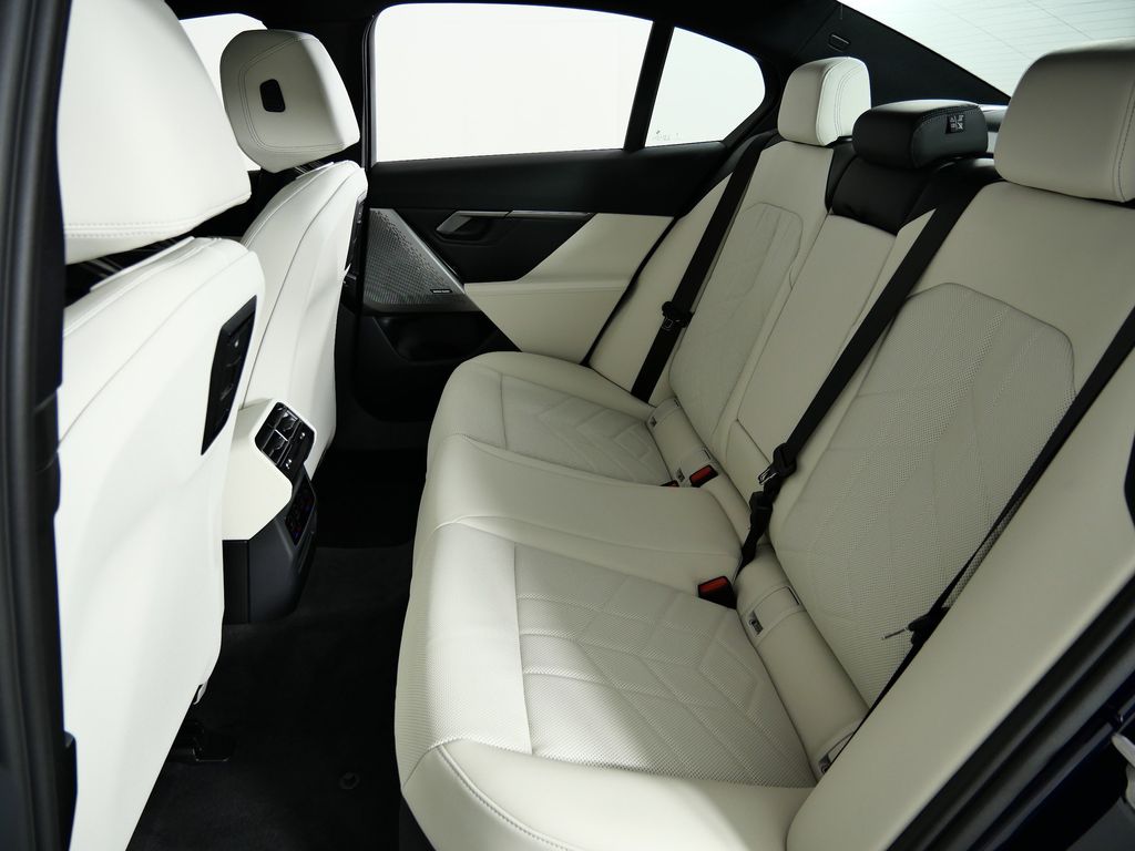 Thumbnail: 2026 BMW 5 Series - 31