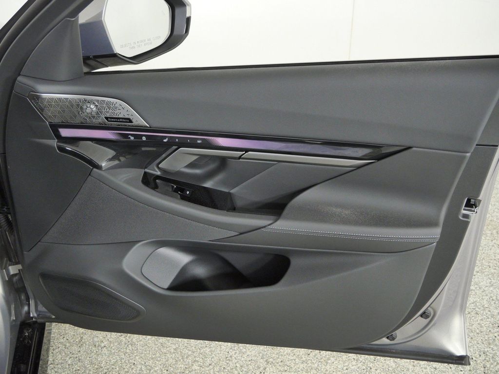 Thumbnail: 2027 BMW 5 Series - 19