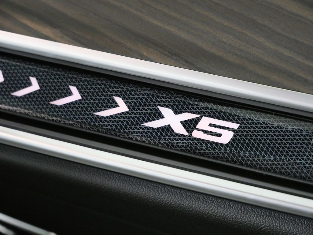 Thumbnail: 2026 BMW X5 - 25