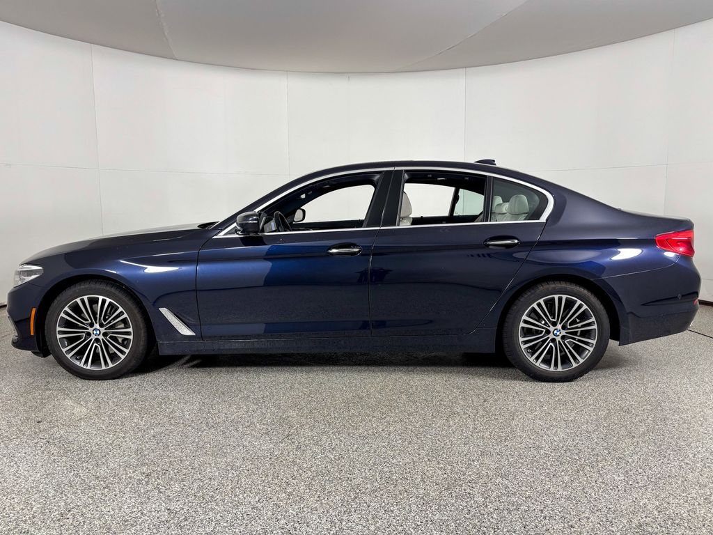 Thumbnail: 2017 BMW 5 Series - 6