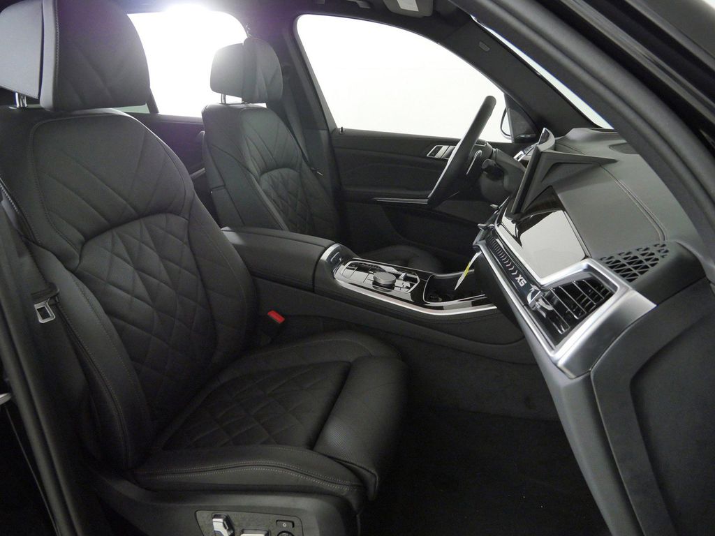 Thumbnail: 2026 BMW X5 - 21
