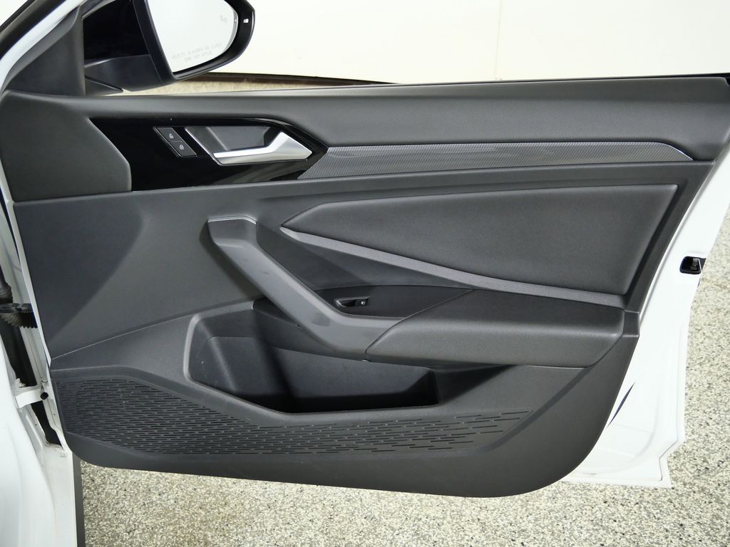 Thumbnail: 2019 Volkswagen Jetta - 18